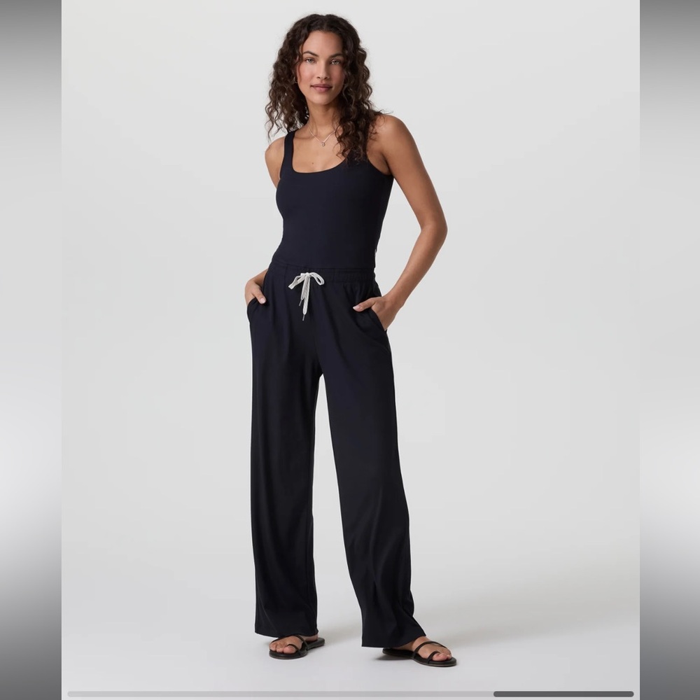 Vuori Pose Scoop Jumpsuit Black $148 Medium